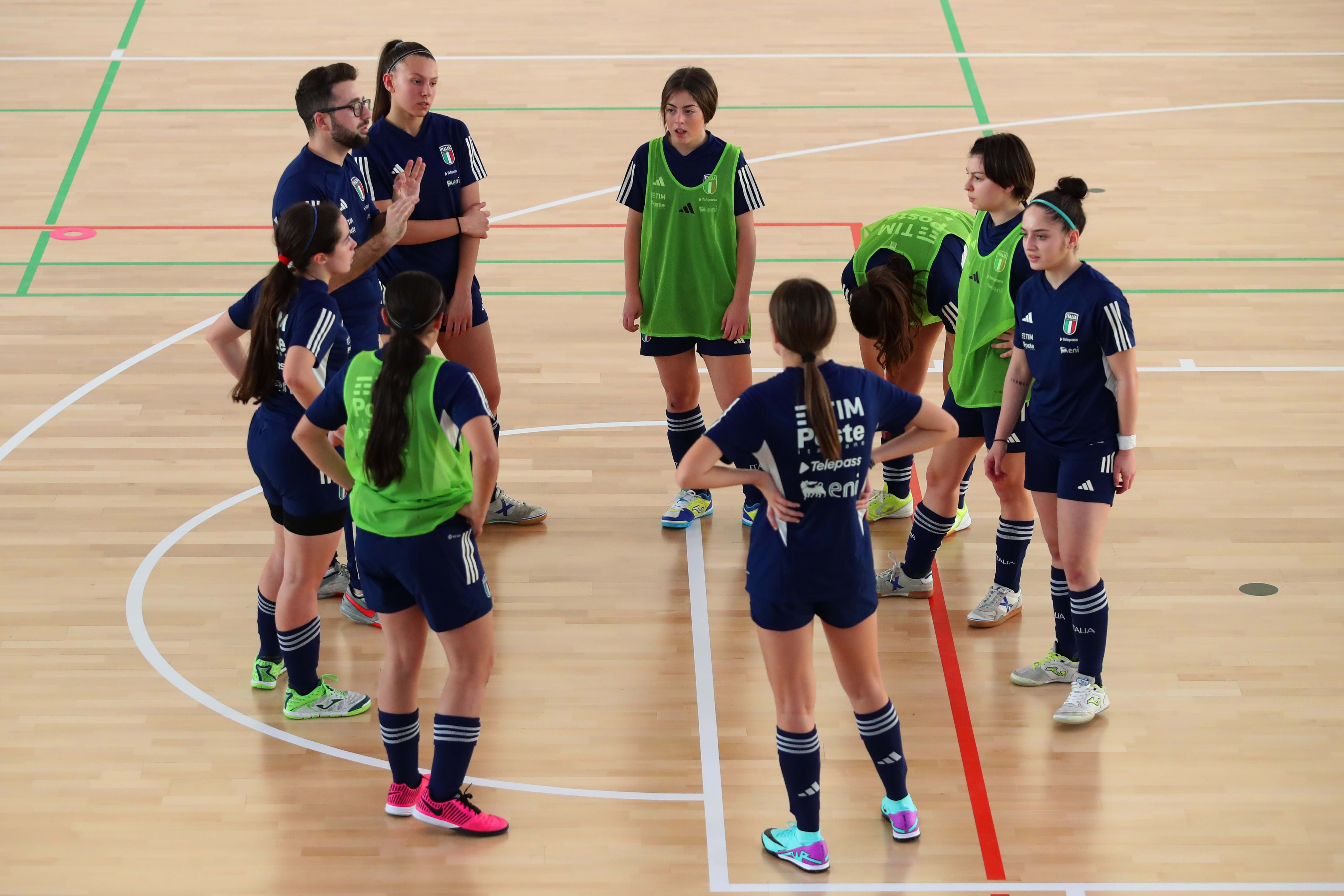 Al Giulio Onesti in campo le ragazze del Futsal+17
