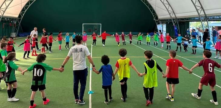 Un Paese a rimbalzo controllato: domenica 5 maggio in tutta Italia si festeggia il Futsal Day