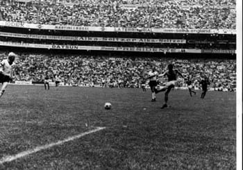Gigi Riva compie 70 anni: gli auguri del presidente Tavecchio, di Conte e Cabrini