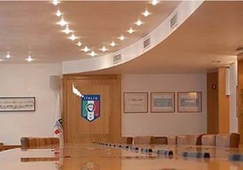 Accolti i ricorsi di Brescia,Varese e sei club di Lega Pro. Ok alla bomboletta spray