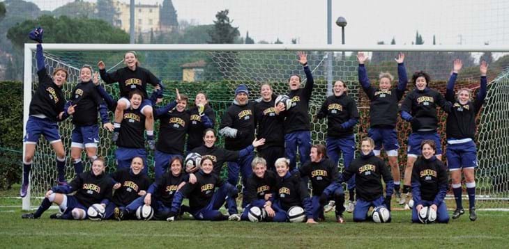 La Nazionale Femminile posa per Euro 2013