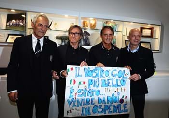 Azzurri visit Bambino Gesù hospital to put a smile on children's faces 