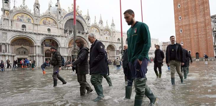 Gli Azzurri a Piazza San Marco: Venezia si rialzerà. All’allenamento circa 200 tifosi