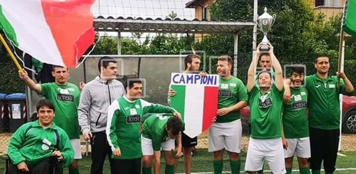 Un calcio alla diversità