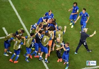 Mondiali: L'Italia vince 2-1 contro l'Inghilterra all'esordio e vola a quota tre punti