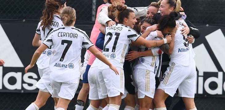 Una Juve perfetta batte 4-0 il Milan e ipoteca lo scudetto, successo del Sassuolo con la Fiorentina
