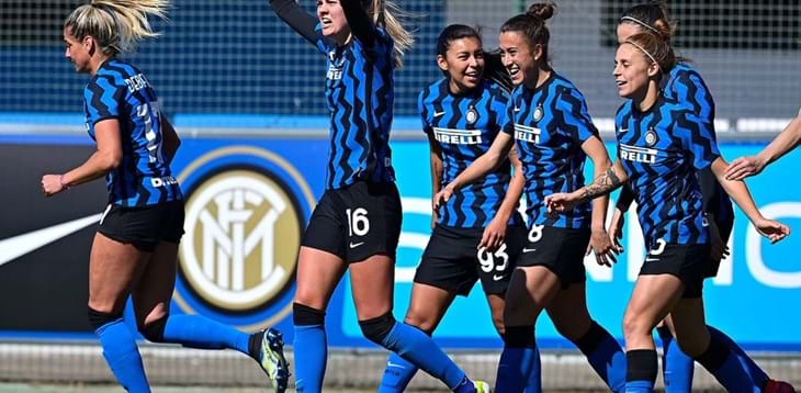 L’Inter vince 2-1 la semifinale d’andata con il Milan, primo successo nel derby per le nerazzurre