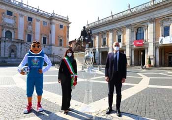 UEFA EURO 2020 Trophy Tour: prima tappa a Roma, la Coppa nei luoghi storici della Capitale