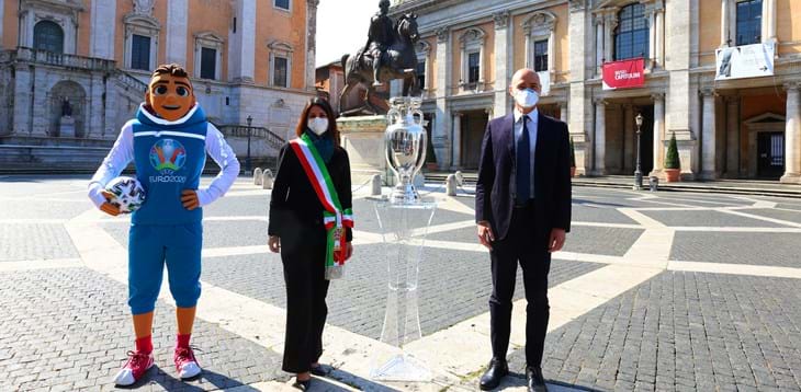 UEFA EURO 2020 Trophy Tour: prima tappa a Roma, la Coppa nei luoghi storici della Capitale