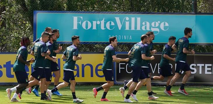 Primo allenamento di gruppo per gli Azzurri al Forte Village, presente anche Ferrari