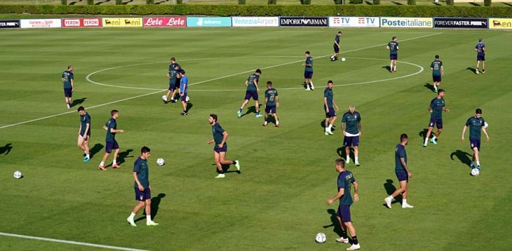 Azzurri verso Bologna, per Stefano Sensi risentimento muscolare nell’allenamento odierno
