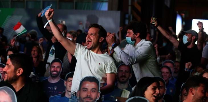 ‘Casa Azzurri’ fa il pieno di entusiasmo: grande festa per la vittoria della Nazionale sulla Turchia