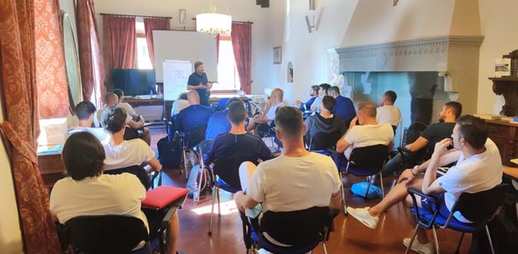 Gli allievi del corso allenatori Uefa Pro a lezione da Walter Mazzarri: “È sempre un piacere”