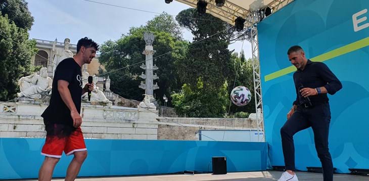 Perrotta in visita al Football Village di Piazza del Popolo: