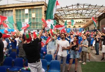 Casa Azzurri: i tifosi in festa per Italia-Galles 1-0