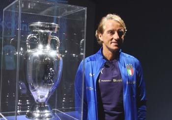 Mancini e Bonucci rendono omaggio alla Coppa di EURO 2020
