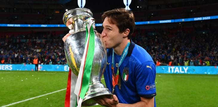 Federico Chiesa festeggia gli Europei. Fonte Foto: FIGC