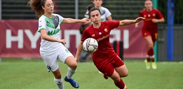 La Roma batte 2-0 il Sassuolo e frena la corsa delle emiliane, vince il Milan, Juve sola in vetta