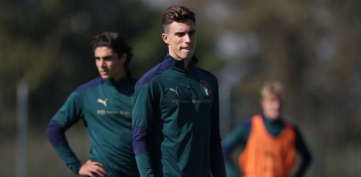 The U21s ready to get down to work. Roma defender Calafiori ruled out due to injury