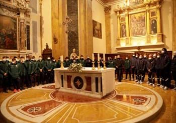 La Nazionale italiana e francese in visita alla chiesa di Santa Maria del Suffragio a L’Aquila