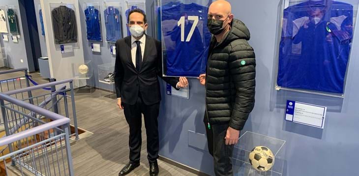 La maglia Azzurra numero 17 di Re Cecconi donata al Museo del Calcio
