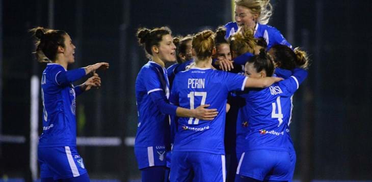 Il Brescia si aggiudica il big match col Como al fotofinish e vola in testa alla classifica