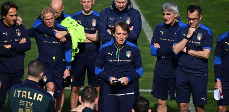 Gli Azzurri volano a Konya per affrontare la Turchia. Mancini: “Bisogna ripartire, inseriremo più giovani”