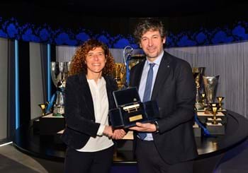 Panchina d’oro per la Serie A femminile, consegnato il premio da Demetrio Albertini a Rita Guarino