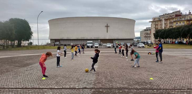 “ Ragazze in Gioco “ sul sagrato della cattedrale di “ Cristo Re “