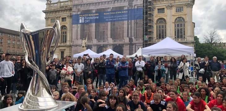Pink Village: più di 200 bambine in Piazza Castello a Torino