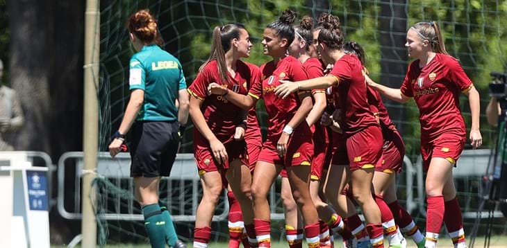 Show giallorosso a Tirrenia: Corelli, Massimino e Bergersen portano la Roma in finale, Milan battuto 4-1