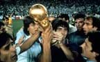 Spagna '82. A 40 anni al "Mundial", la Coppa del Mondo esposta davanti alla sede FIGC