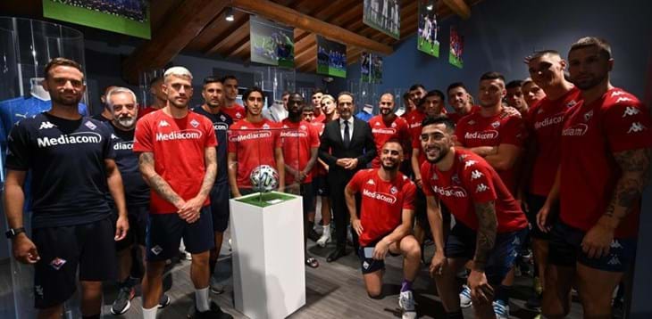 Un viaggio 'a tinte viola' tra i cimeli azzurri: i giocatori della Fiorentina in visita al Museo del Calcio