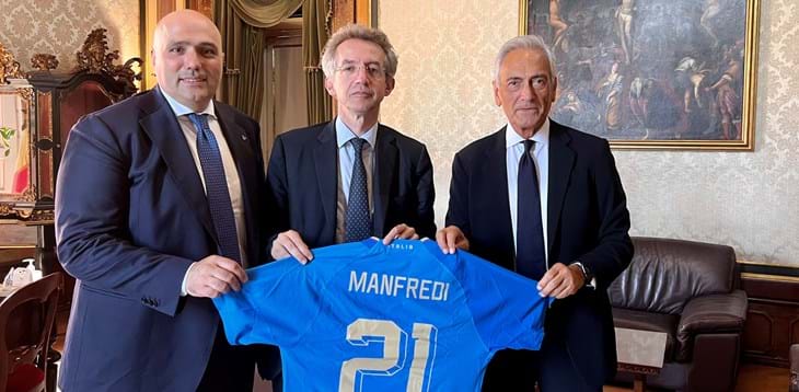 Gravina ricevuto dal Sindaco di Napoli, al centro dell’incontro la promozione del binomio sport e sociale e lo sviluppo del territorio