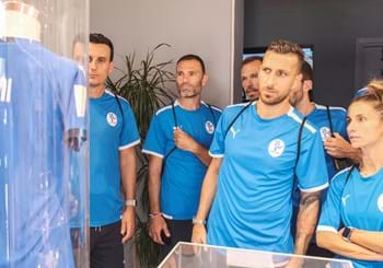 I calciatori ‘in attesa di sistemazione’ in visita al Museo del Calcio per ripercorrere la storia azzurra