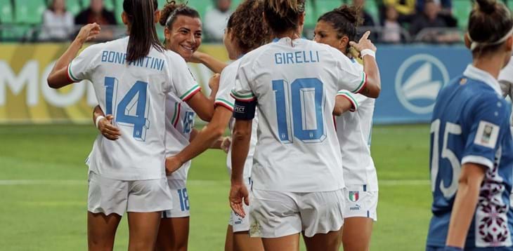 Le Azzurre sono arrivate a Ferrara. Inizia il conto alla rovescia verso il decisivo match con la Romania