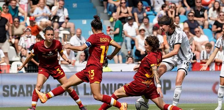Si parte con il big match Juve-Roma. La Fiorentina sfida il Parma, Milan e Sassuolo in cerca di riscatto