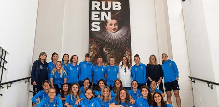 Azzurre in visita al Palazzo Ducale: un tuffo nella storia di Genova prima di sfidare il Brasile