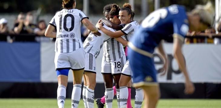 La Juve batte 2-0 la Fiorentina e aggancia l’Inter al terzo posto, 0-0 tra Samp e Parma, 2-2 del Como all’ultimo respiro