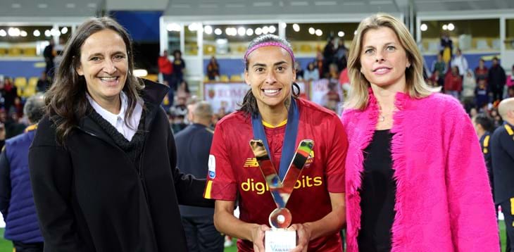 Andressa e quei palleggi nel piazzale con le tifose più giovani: alla brasiliana il premio legato alla Supercoppa FS Italiane