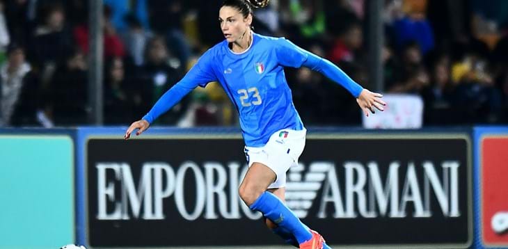 Azzurre fly out to Northern Ireland: final game of 2022 on Tuesday. Salvai leaves the camp