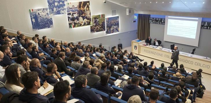 Coverciano accoglie Rafa Benitez: lezione in aula magna e visita al Museo del Calcio per l’allenatore spagnolo