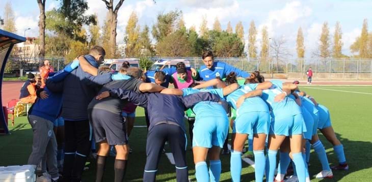 Il Chievo ferma sul 2-2 la Lazio capolista, 4-0 del Napoli sul Genoa, vincono Ternana e Cesena