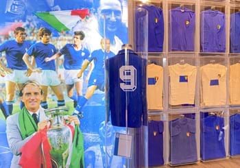 Il Museo del Calcio ricorda Gianluca Vialli: esposta all’ingresso la sua maglia numero nove