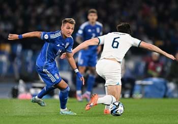 Retegui scores on debut but England win in Naples