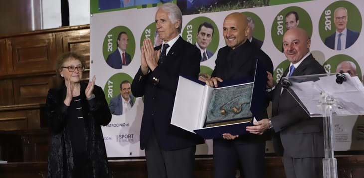 Spalletti riceve a Napoli il Premio Bearzot: “Una fonte di ispirazione per la nostra categoria”