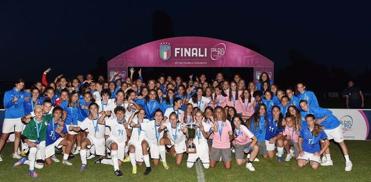 Το Σαββατοκύριακο στην Tirrenia, τα κορίτσια κάτω των 15 ετών που συμμετέχουν στο πρόγραμμα Calcio+ θα είναι στο γήπεδο: έξι επιλογές κυνηγούν τον τίτλο