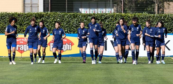 The Azzurre celebrate Easter on the pitch: training continues ahead of the Colombia match