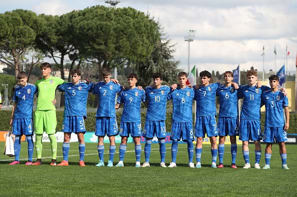 Zoratto convoca 22 jogadores para o Torneio de Desenvolvimento da UEFA, em Portugal.  4 de maio, estreia contra a Suécia