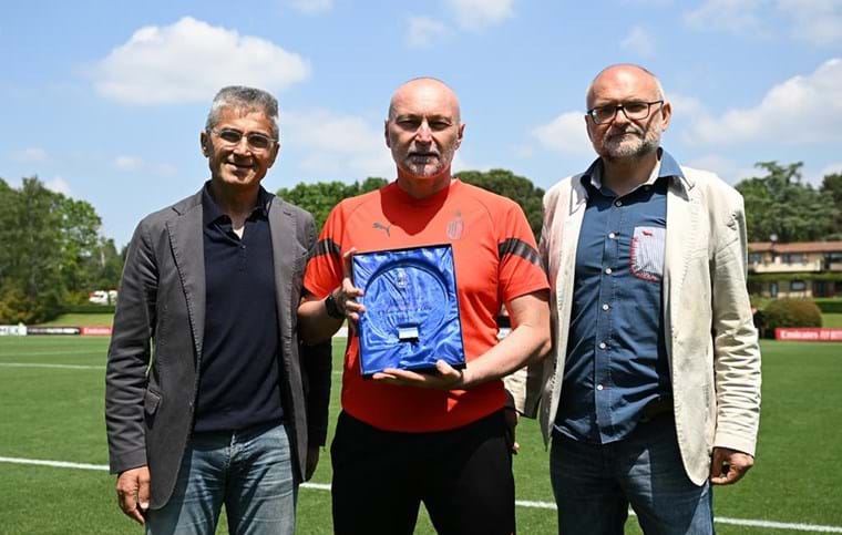 ‘Cronometro d’oro’: al centro sportivo di Milanello, consegnato il premio al preparatore rossonero Matteo Osti